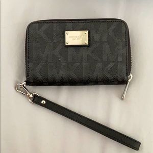 Michael Kors Zip Around Wristlet
